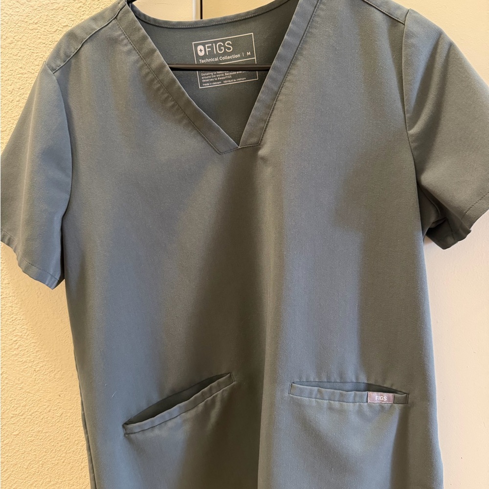 Figs Gray Scrub Top